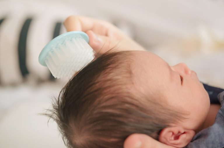 7 Cara Efektif Merawat Rambut Anak Sejak Dini
