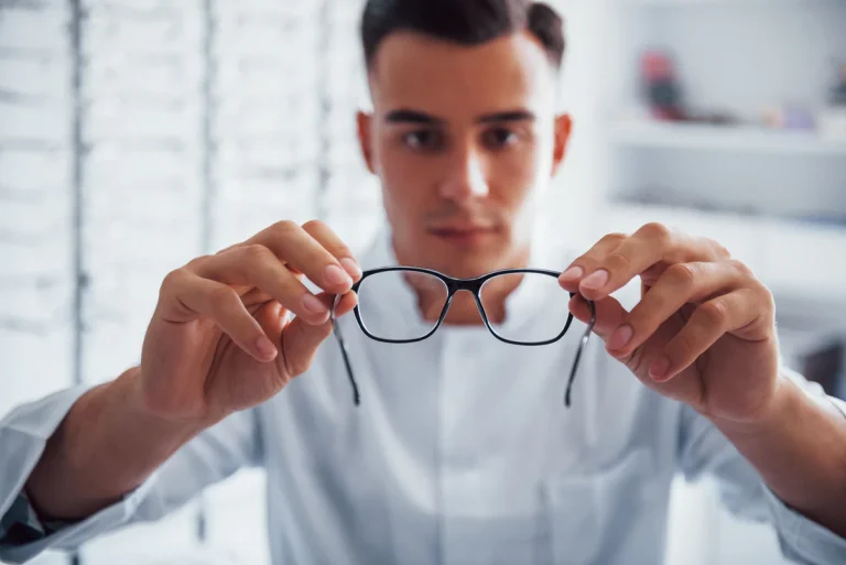 Tips Memilih Kacamata yang Tepat untuk Kesehatan Mata Anda