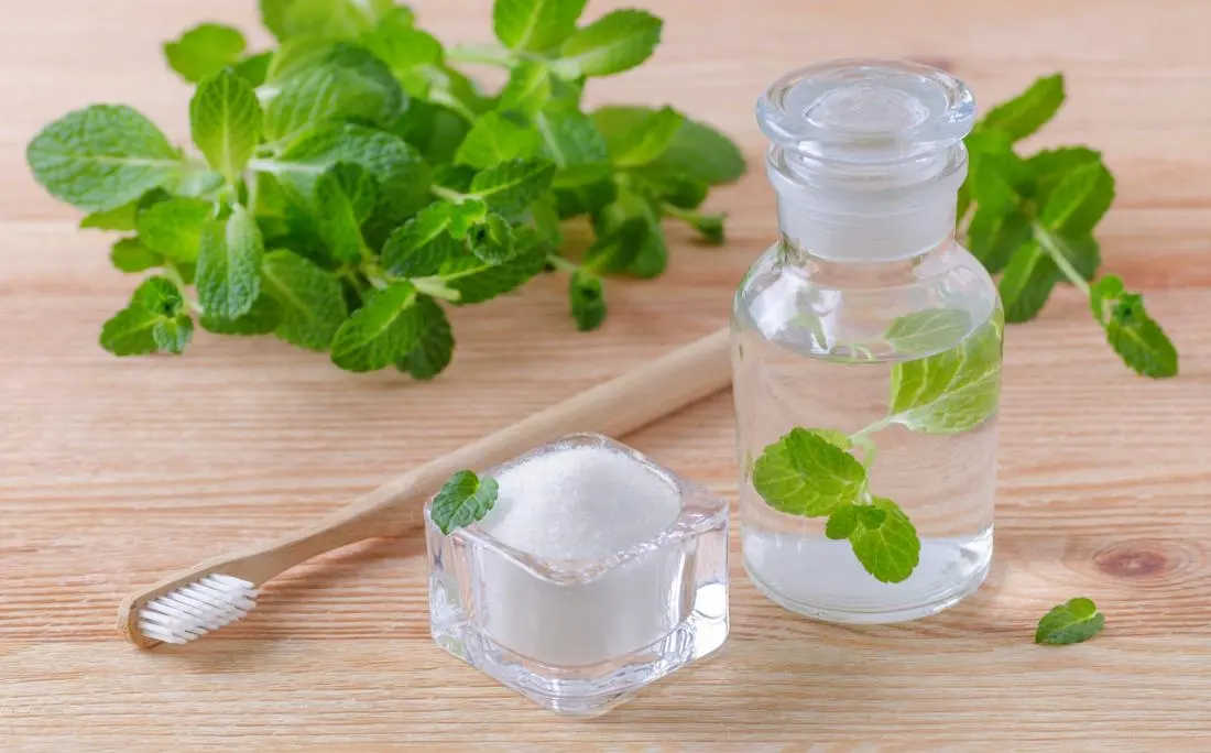 10 Bahan Alami yang Bisa Membantu Menyehatkan Gusi