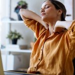 5 Tips Mengurangi Ketegangan Leher di Pagi Hari
