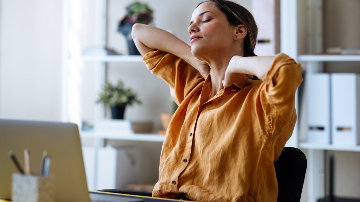 5 Tips Mengurangi Ketegangan Leher di Pagi Hari