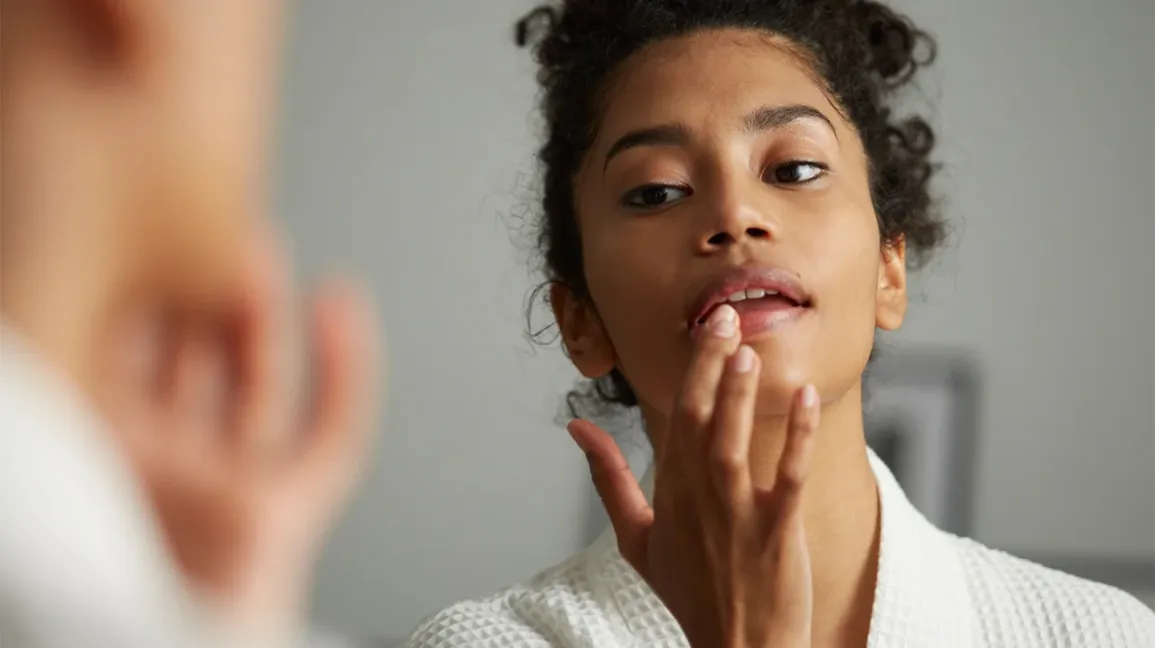 5 Tips Merawat Bibir Saat Sedang Sakit atau Demam