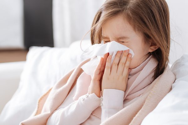 7 Cara Aman Mengatasi Hidung Melar Saat Flu
