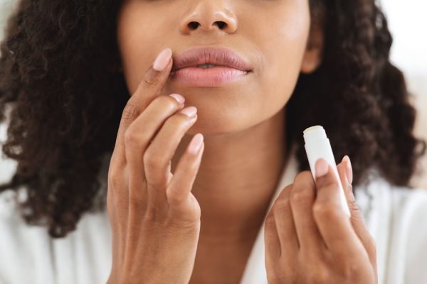 10 Tips Memilih Lip Balm yang Aman untuk Kesehatan Bibir